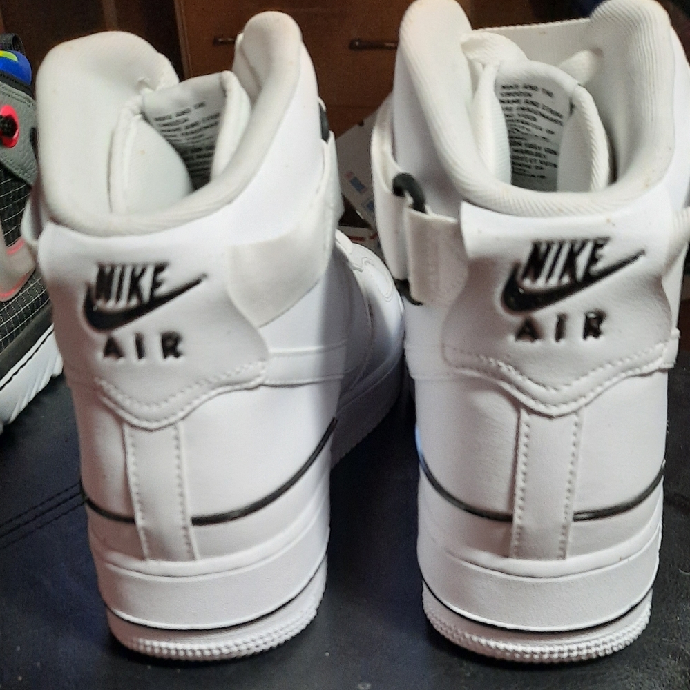 Shoes - Picture 2 of 3